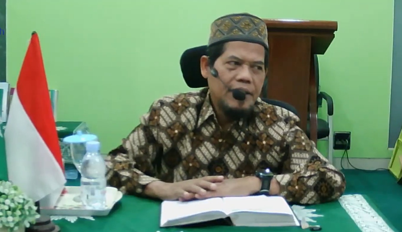 KH Danusiri M.Ag saat memberikan tausiah tentang hukum membela diri dalam Islam di Masjid As-Salam Wonodri, Semarang.