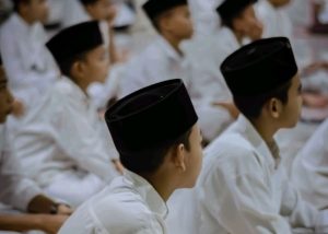 Wajah Baru Perjuangan Santri Modern Melawan Kebodohan dan Korupsi