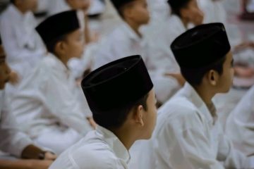 Wajah Baru Perjuangan Santri Modern Melawan Kebodohan dan Korupsi
