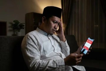Naskah Khutbah Jumat: Bahaya Gaya Hidup Hedonis, Jeratan Hutang dan Pinjaman Online